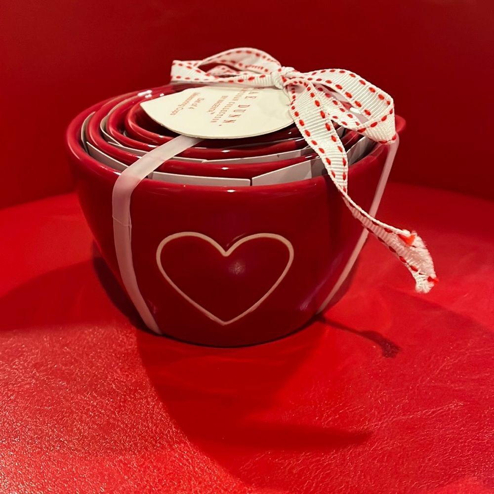 NWT Rae Dunn heart measuring cups